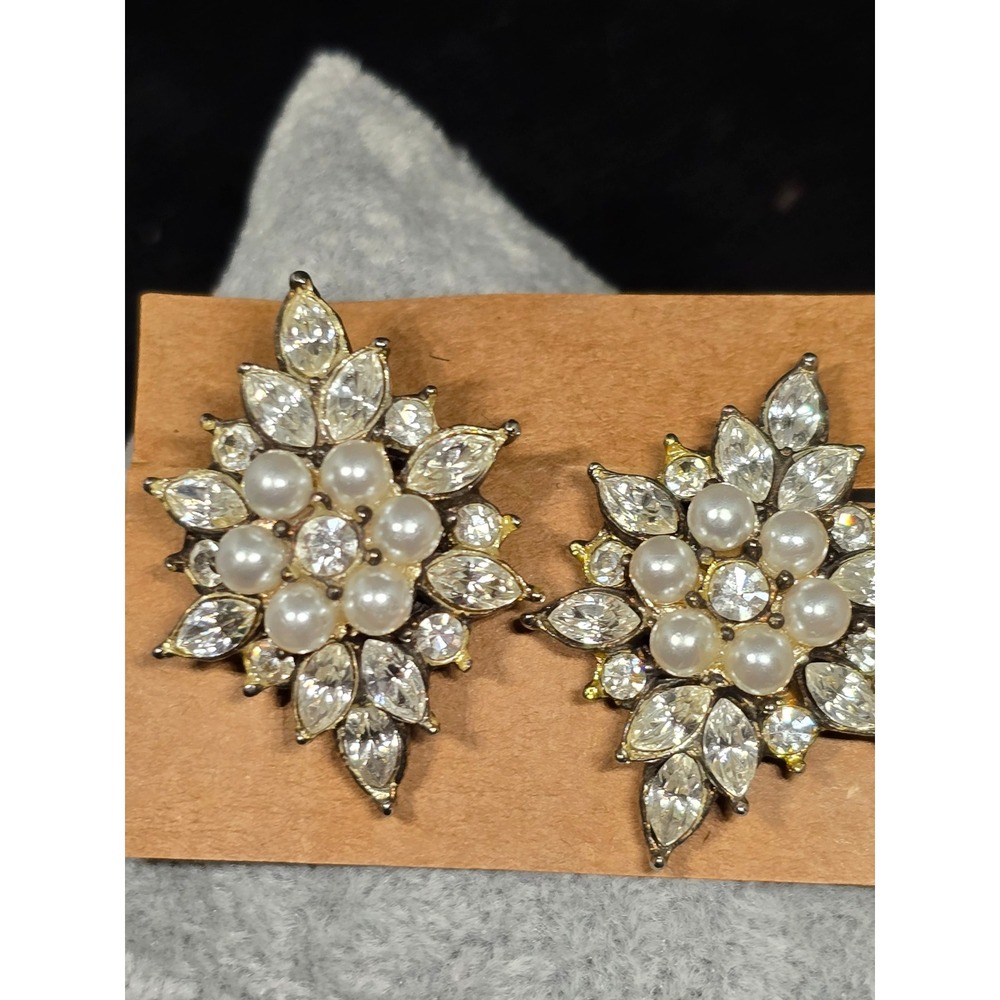 Vintage Faux Pearl Rhinestone Sunburst Clip On Earrings Silver Tone Floral Star